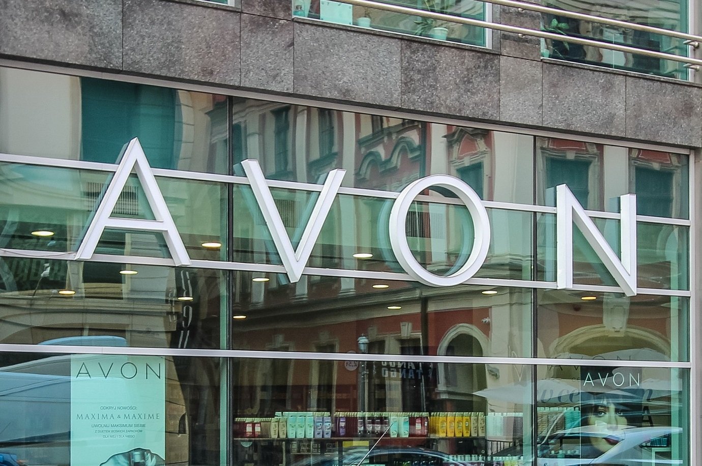 Avon volta à origem para retomar crescimento