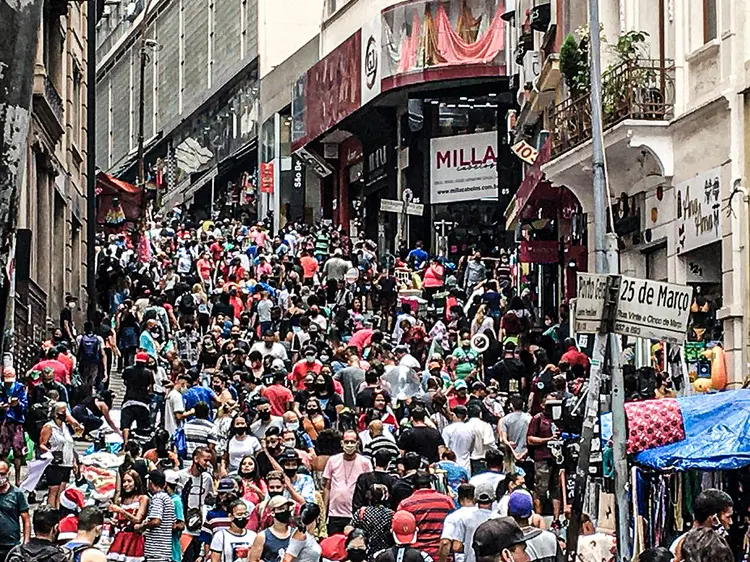 Rua 25 de Março, em São Paulo, registra aglomerações neste fim de ano. (Paulo Pinto/Fotos Públicas)