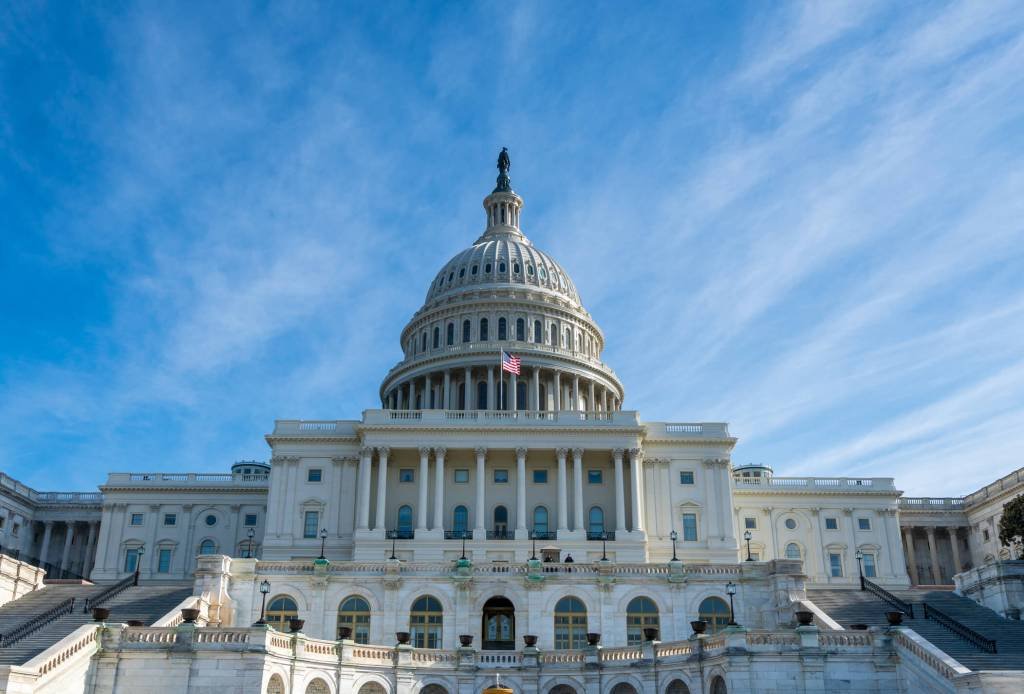 Congresso dos EUA volta a correr para evitar parada do governo