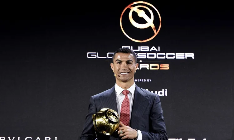 Cristiano Ronaldo: goleador recebe o Globe Soccer Awards em Dubai (Fabio Ferrari/Reuters)
