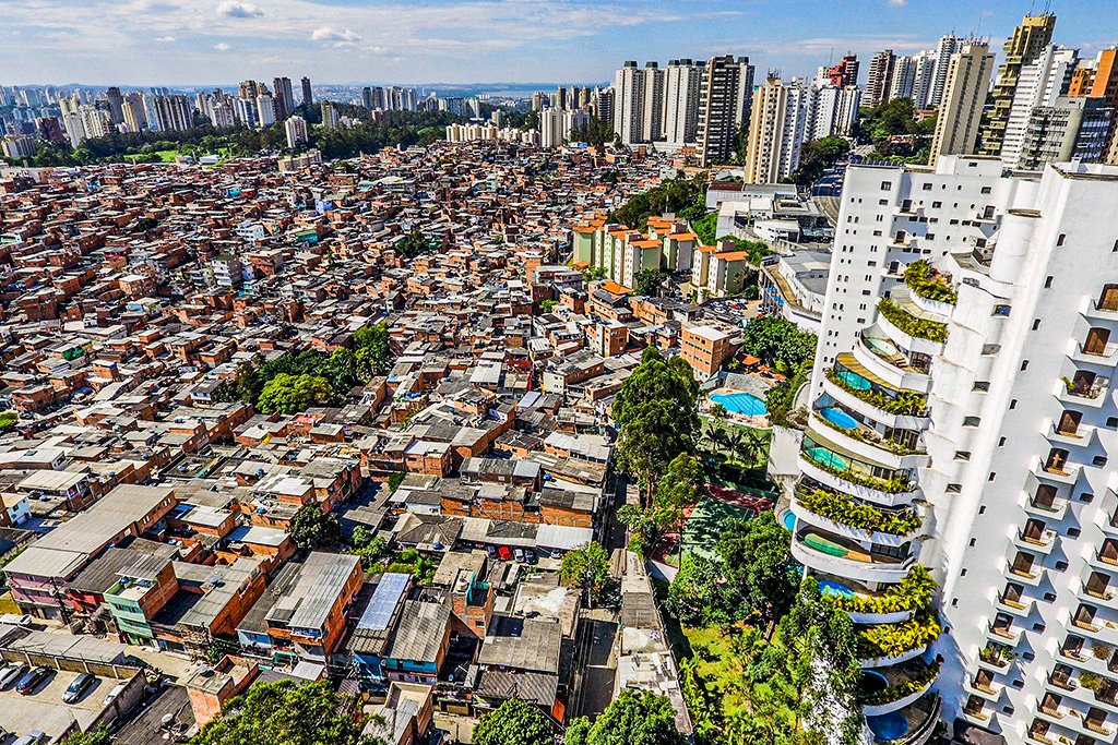 Desigualdade: elites de baixa qualidade, como é o caso da brasileira, operam modelos de extração de valor (C. Fernandes/Getty Images)