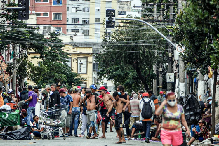 A Cracolândia passa o dia na Rua dos Protestantes, entre Santa Ifigênia e Luz (Jorge Araujo/Fotos Públicas)