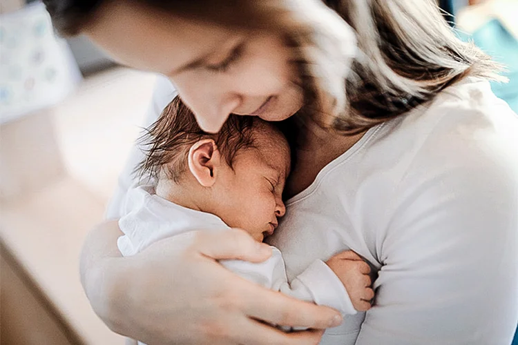 Frete grátis e promoções: a aposta da Shopee para o Dia das Mães (Halfpoint Images/Getty Images)