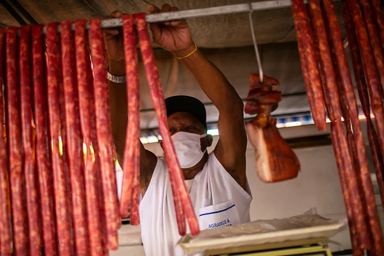 Carnes: alimento ajudou a pressionar o IPCA de novembro, com alta de mais de 6% (Bruna Prado/Getty Images)