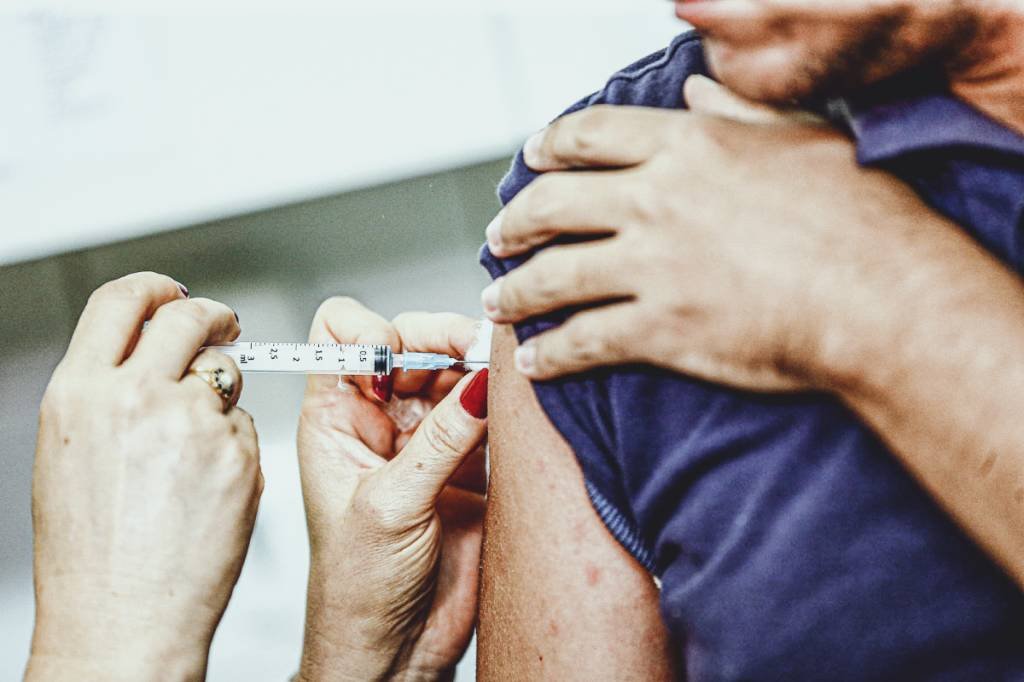 Plano nacional de imunização só sai depois da vacina aprovada pela Anvisa
