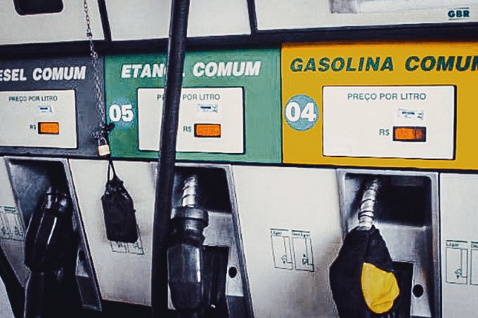 Etanol: o preço mínimo registrado na semana passada para o etanol em um posto foi de R$ 2,697 o litro, em São Paulo, e o menor preço médio estadual, de R$ 3,006, também foi registrado em São Paulo (Agência USP/Marcos Santos)