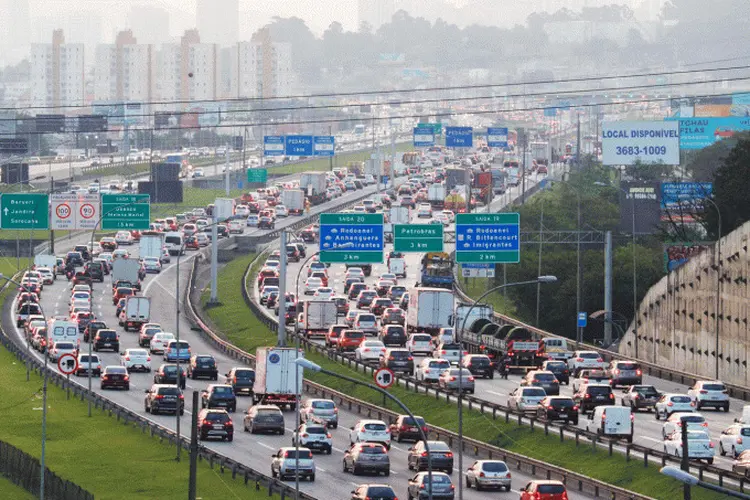 Licenciamento: a taxa com valor atualizado de R$ 131,80 deverá ser paga apenas por veículos zero quilômetros adquiridos a partir de 15 de janeiro (Mineto/Estadão Conteúdo)