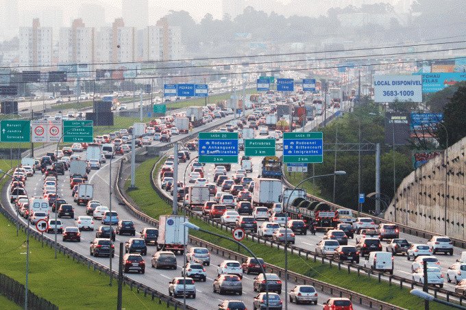 Em São Paulo, 2,2 milhões de veículos devem deixar a capital neste fim de ano