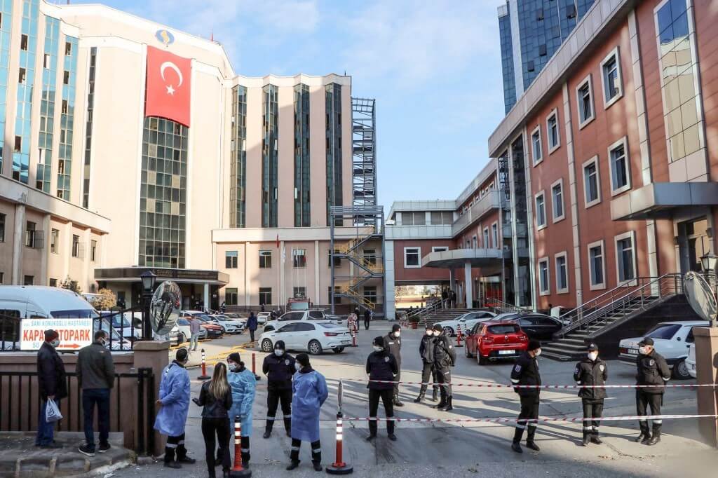 Incêndio em centro de tratamento da covid-19 deixa 10 mortos na Turquia