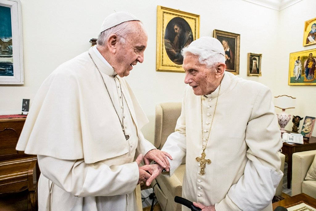 Bento VXI: Primeiro papa a abrir mão do cargo em sete séculos, ele renunciou ao papado aos 86 anos, após oito anos de um difícil pontificado (AFP/AFP)