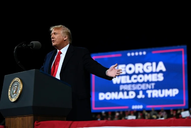 Donald Trump: Presidente dos EUA viajou à Geórgia para fazer campanha em favor de dois candidatos republicanos ao Senado que enfrentarão um segundo turno extremamente importante em 5 de janeiro (AFP/AFP)