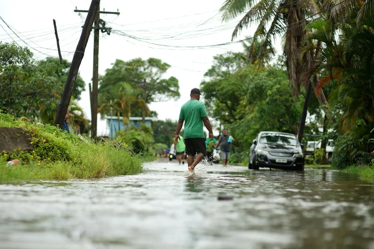 Fiji: autoridades estabeleceram abrigos e pediram às pessoas que vivem no litoral para irem para terras mais altas (AFP/AFP)