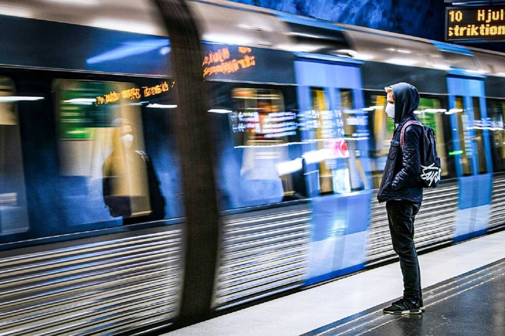 Suécia recomenda, pela 1ª vez, uso de máscara nos transportes públicos