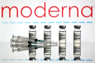 Covid-19 e gripe: vacina combinada da Moderna mostra alta eficácia