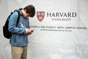 Imagem referente à matéria: Governo Trump ordena Harvard a entregar documentos sobre estudantes estrangeiros