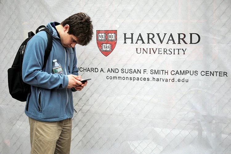 O projeto Líderes Estudar, que está na sua 31ª edição e já emplacou estudantes brasileiros em Harvard, nos EUA (Brian Snyder/Reuters)