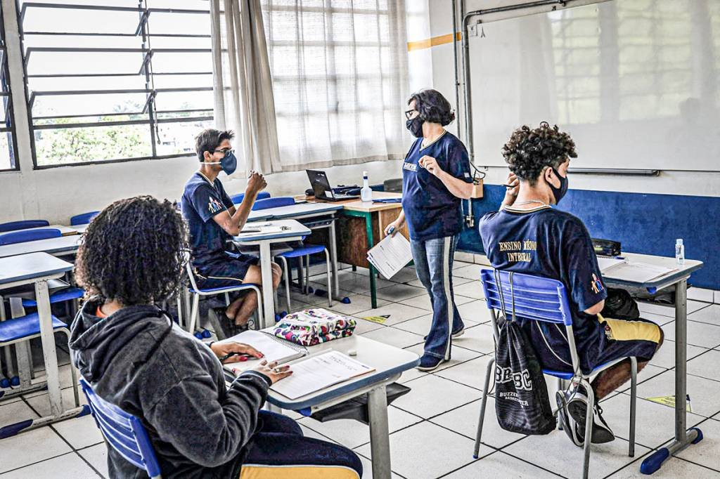 Escola em São Paulo em novembro: governo avaliou que retorno às aulas não é mais seguro diante das novas taxas de contágio (Reuters/Amanda Perobelli)
