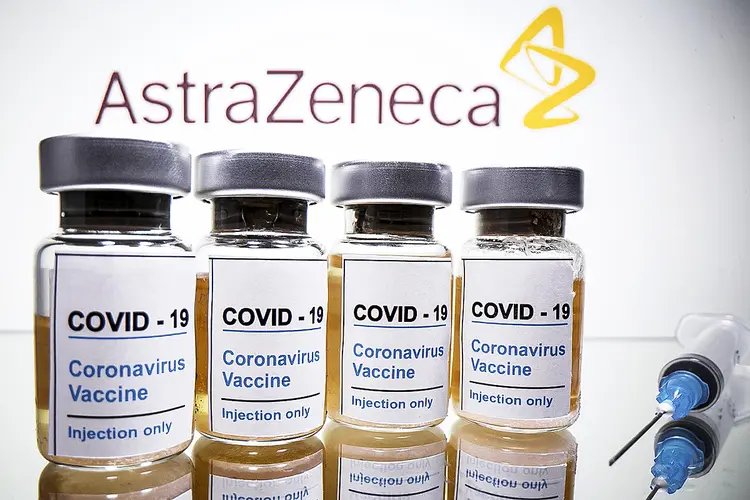 Vacina contra covid-19  da AstraZeneca (Dado Ruvic/Reuters)