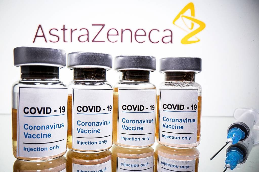 Primeiro lote de vacina da AstraZeneca chega ao Brasil