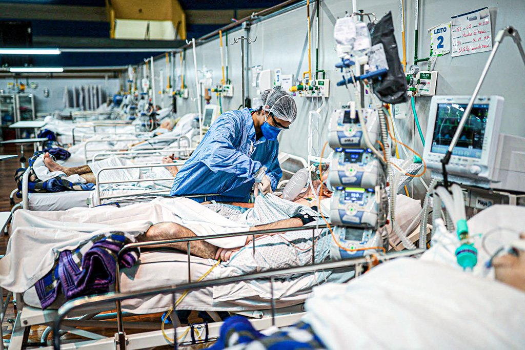 Profissionais de saúde estão na linha de frente no combate à covid-19 (Reuters/Amanda Perobelli)