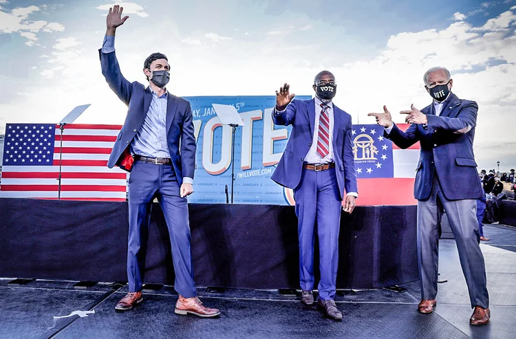 FILE PHOTO: President-elect Joe Biden points to Democratic Senate candidates from Georgia Jon Ossoff &nbsp;and Raphael Warnock, as he campaigns on their behalf ahead of their January 5 run-off elections, during a drive-in campaign rally in Atlanta, Georgia, January 4, 2021. REUTERS/Jonathan Ernst/File Photo (Jonathan Ernst/Reuters)