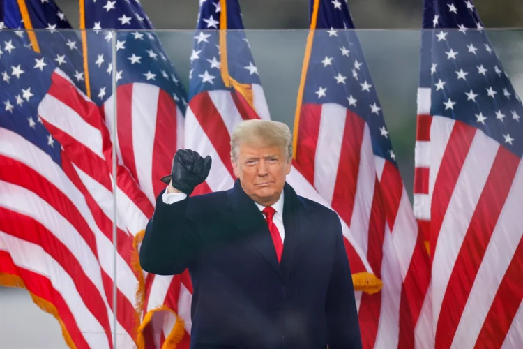 Trump: "Nós vamos parar com o roubo", afirmou o presidente (Jim Bourg/Reuters)