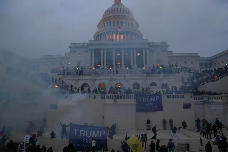 Apoiadores de Trump invadem o Capitólio: ao menos quatro mortos após violência na capital americana (Leah Millis/Reuters)