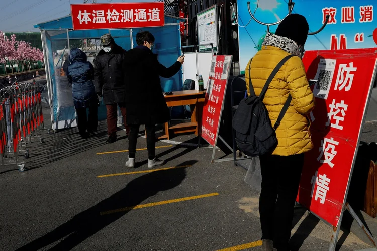 China: o país foi acusado de inicialmente encobrir o surto que surgiu pela primeira vez na cidade central de Wuhan no final de 2019 (Tingshu Wang/Reuters)