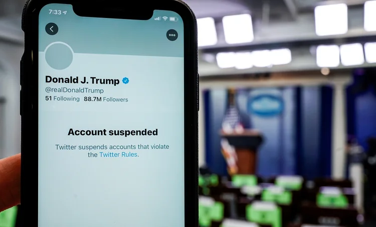 Twitter: a empresa disse que a suspensão da conta de Trump, que tinha mais de 88 milhões de seguidores, foi devido ao risco de mais violência, após o ataque ao Capitólio dos EUA (Joshua Roberts/Reuters)
