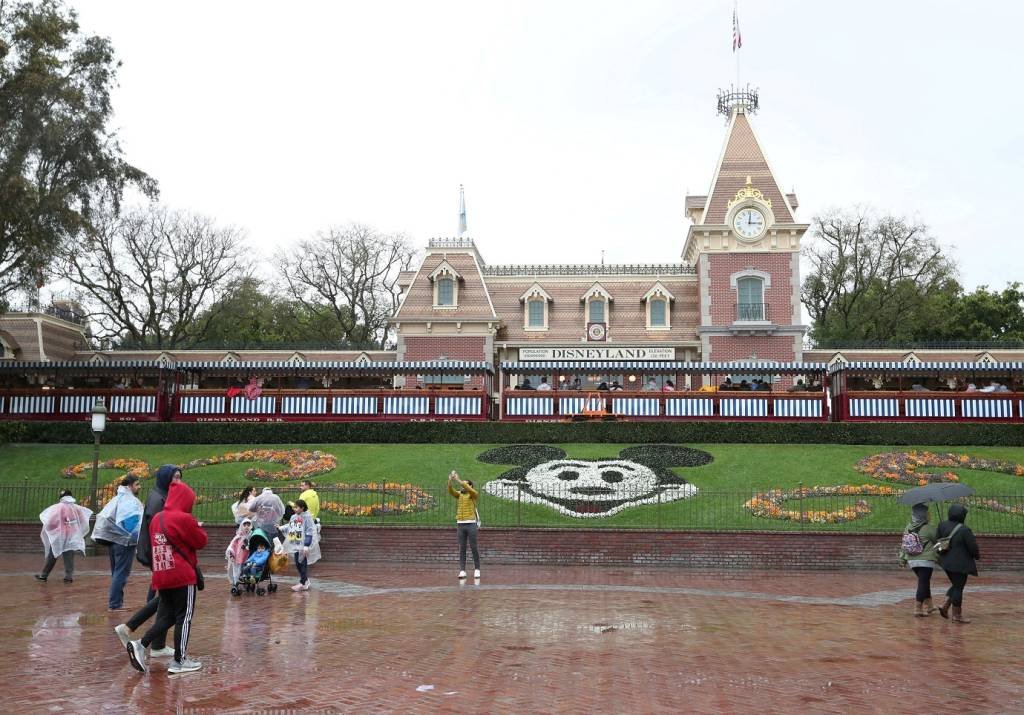 Parque da Disney será local de vacinação contra covid na Califórnia