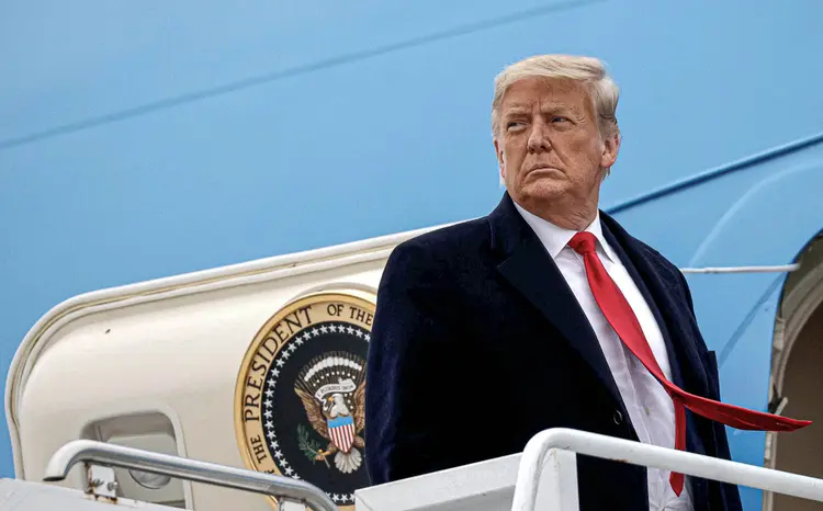 Em Washington há a expectativa sobre se Trump concederá indulto a si próprio em casos que potencialmente poderão levá-lo à prisão (Carlos Barria/Reuters)