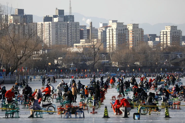 Lago congelado em Pequim, em janeiro de 2021: economia chinesa se recuperou em meio ao coronavírus, mas com crescimento menor do que nos anos anteriores (Tingshu Wang/Reuters)