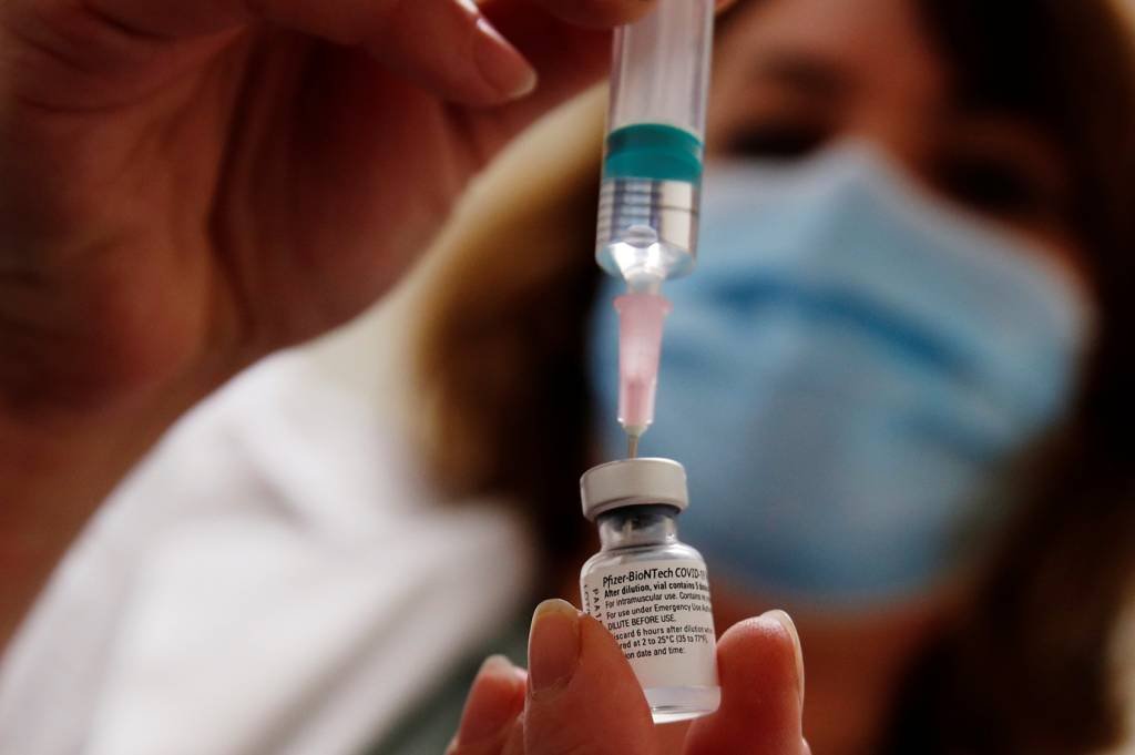 OMS diz estar perto de acordo com Pfizer para garantir vacina a países pobres