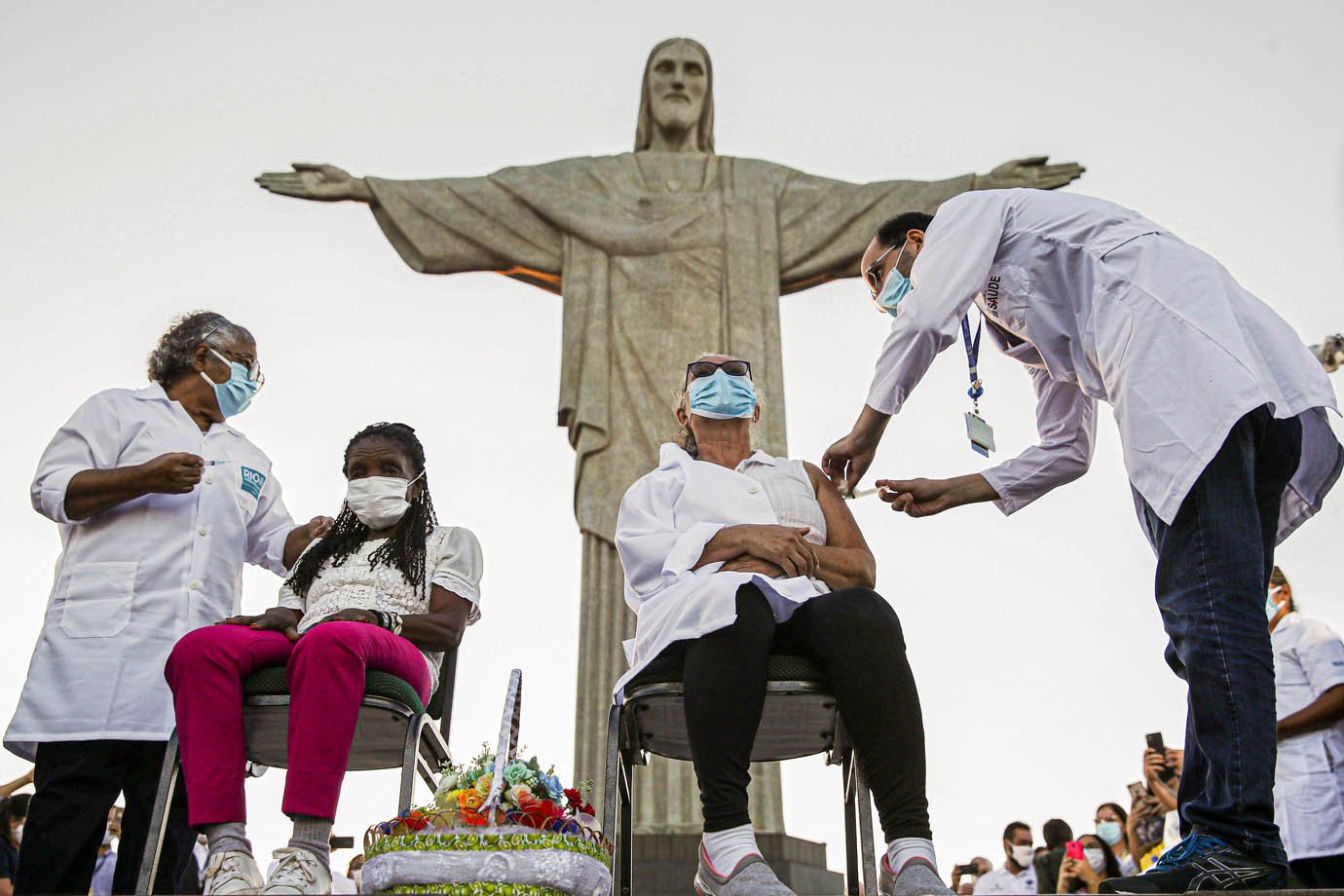 Cidade do Rio planeja aplicar terceira dose em idosos ainda este ano