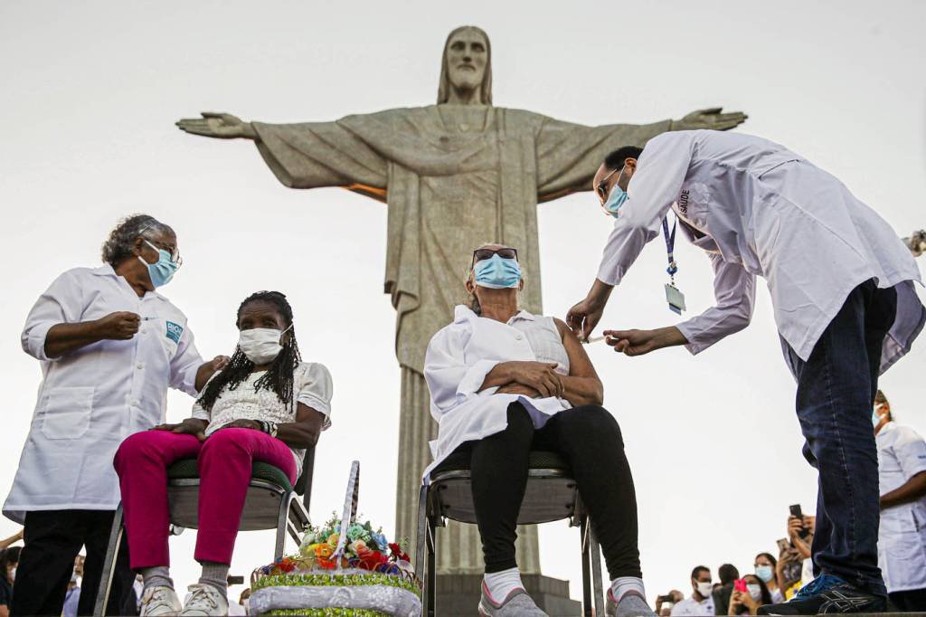 Rio diz que vai priorizar vacinação de professores contra a covid-19