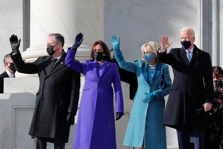 Kamala Harris e Joe Biden chegam para a posse nesta quarta-feira: cerimônia tem menos convidados e segurança reforçada (Mike Segar/Reuters)