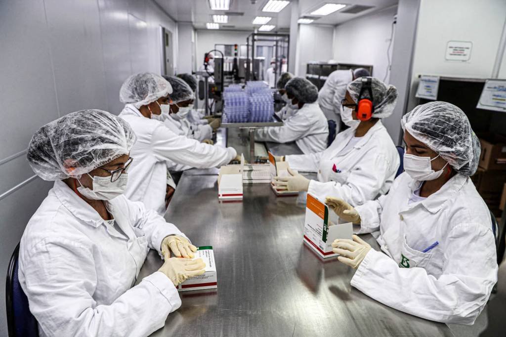 Instituto Butantan: Os imunizantes estão sendo fabricados a partir dos insumos que chegaram da China na noite de quarta-feira, 3 (Amanda Perobelli/Reuters)