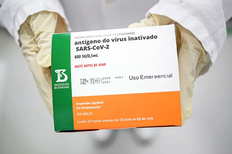 Roubo de vacina: O trio tentou roubar as vacinas pouco após a abertura da Unidade Básica de Saúde, por volta das 7h (Amanda Perobelli/Reuters)