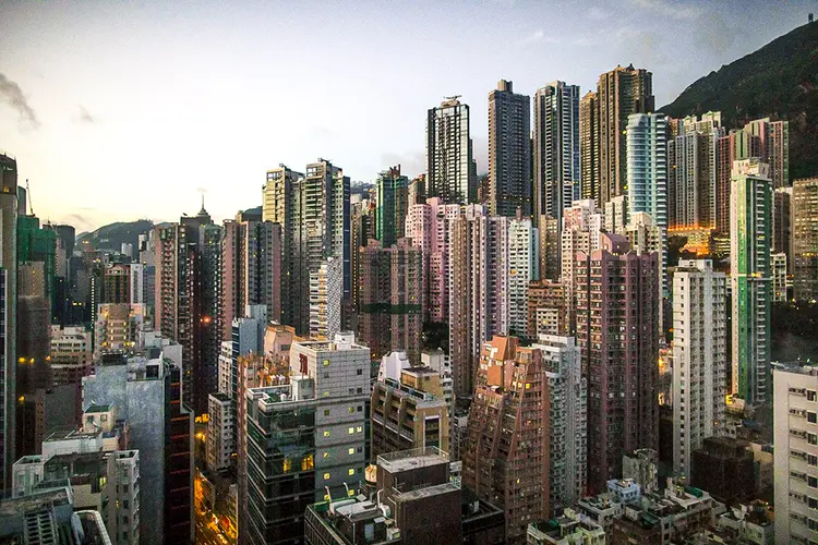 Hong Kong: mercado imobiliário tem passado por momento desafiador nos últimos três anos (Brent Lewin/Bloomberg)