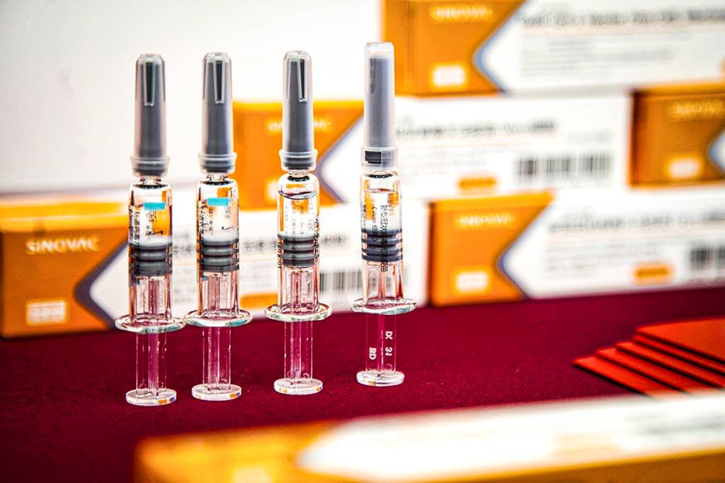 Butantan espera receber em 10 dias os insumos para fabricar mais vacina