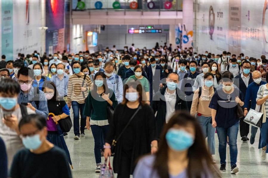 Pânico nos supermercados de Hong Kong por temor de confinamento estrito