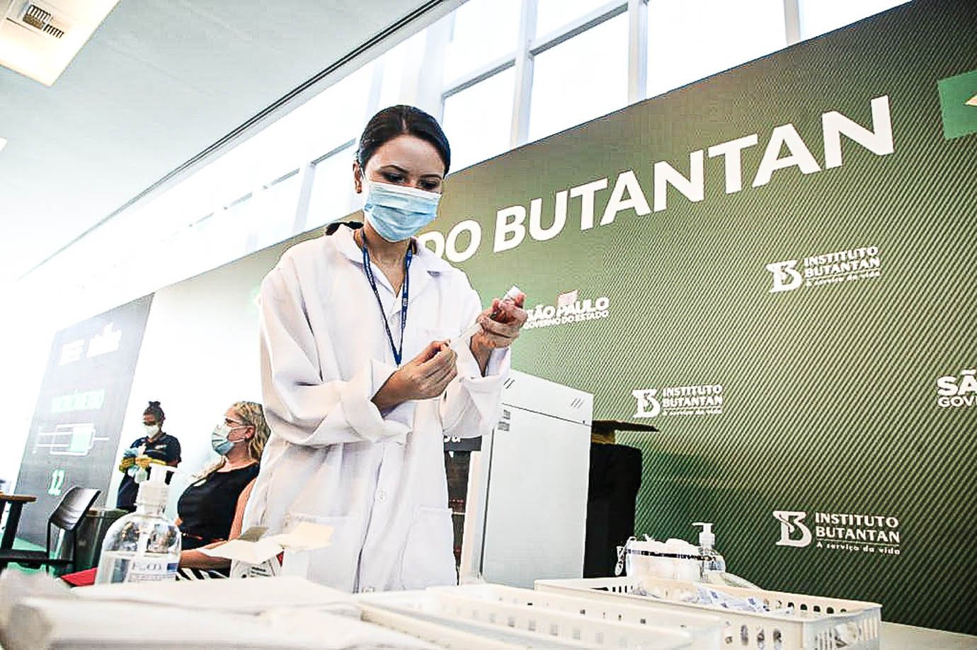 Em busca da vacina: de oeste a leste