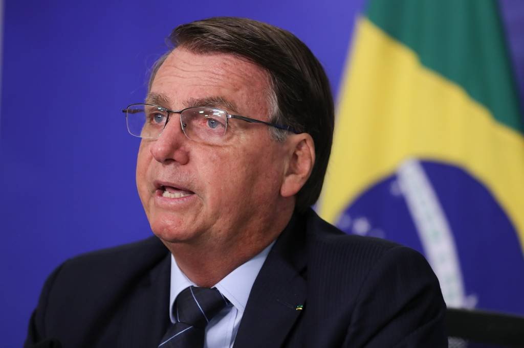 Bolsonaro diz que governo é a favor de empresas comprarem vacina contra covid