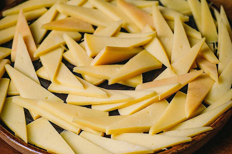 Queijo artesanal serrano de Santa Catarina, um dos produtos entregue no clube de assinaturas do Ao Queijo. (Paulinho Sefton/Divulgação)