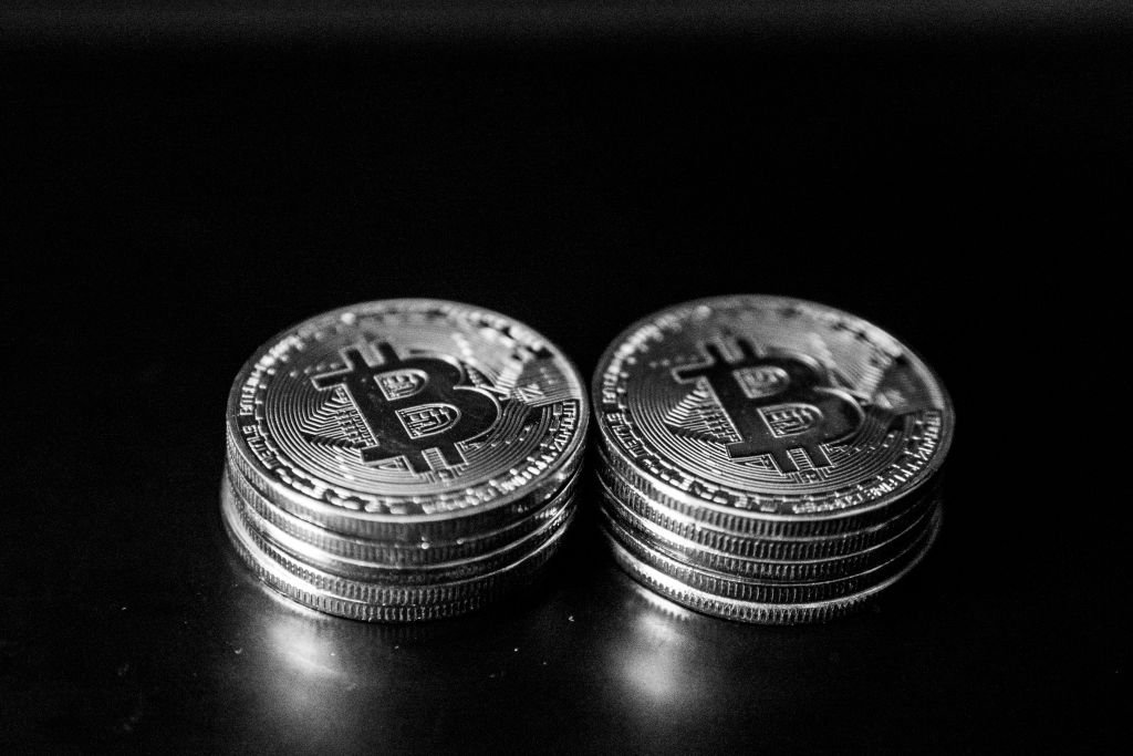 Investidor envia R$ 11 bilhões em bitcoin em um minuto e paga taxa de R$ 4