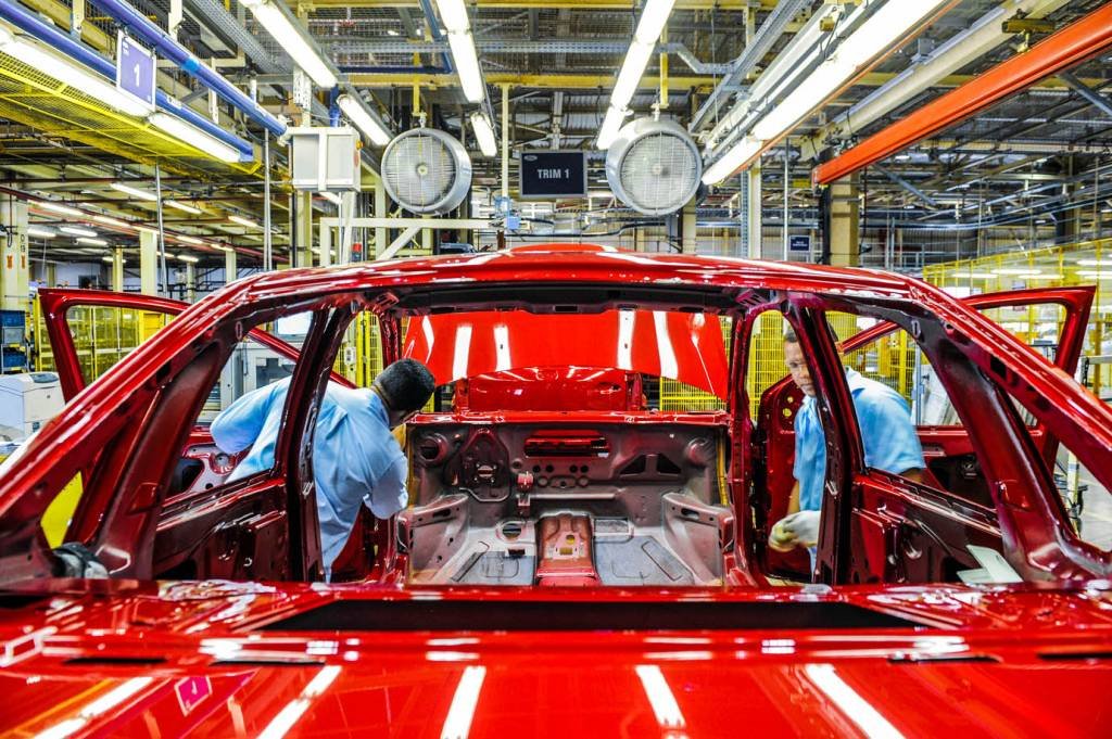 Fechamento de fábricas da Ford destoa da forte recuperação observada no país, diz Economia