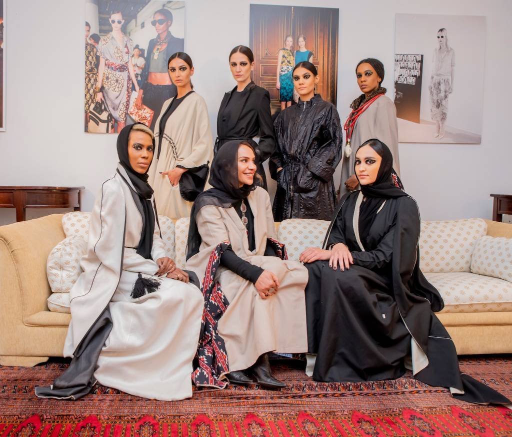 Recatado e chique: como a princesa da Arábia Saudita quer mudar a moda no país