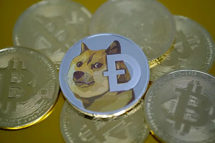 Criptomoeda meme Dogecoin é constantemente citada pelo bilionário Elon Musk (Yuriko Nakao/Getty Images)