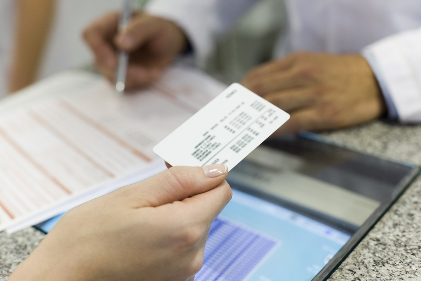 Aumento de preço dos planos de saúde coletivos é 38,5% maior do que teto