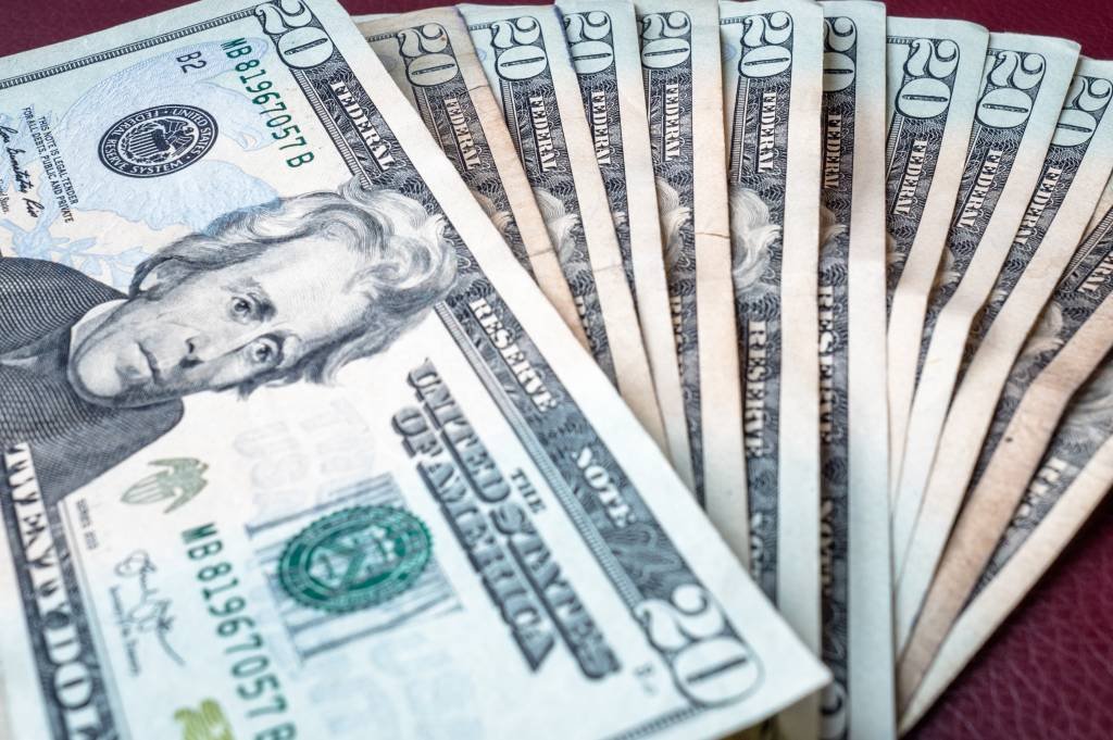 Dólar: moeda bate R$ 4,94 na mínima do dia (Craig Hastings/Getty Images)